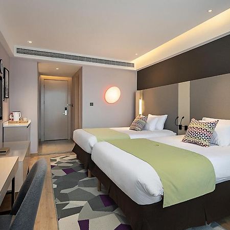 Campanile Hotel Wuhan Zhongnan Road Metro Station Kültér fotó